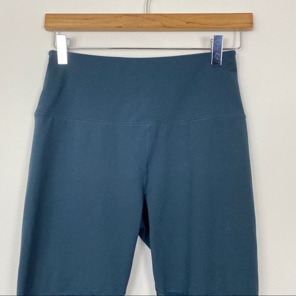 LIKE NEW REEBOK Mesh Novelty Stripe Leggings Small Yoga Athletic Lounge Workout - Picture 3 of 8